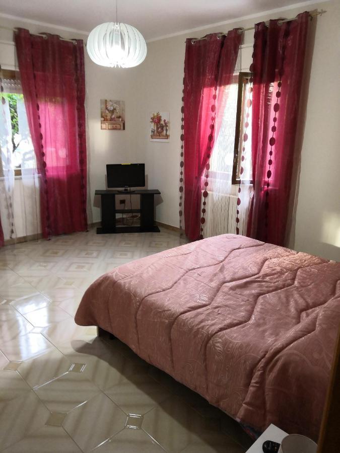 Case Vacanze Le Rose Кампофеличе-ди-Роччелла Экстерьер фото